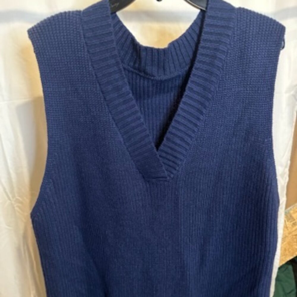 Navy Blue Sweater Vest – Deep V-Neck, Chunky Knit, Sleeveless Pullover